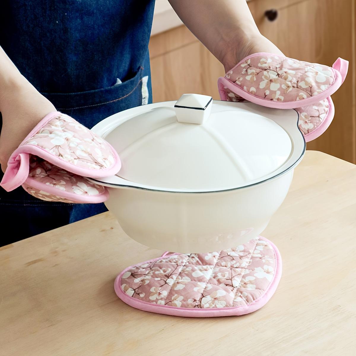 A Set of Two Heart-Shaped Heat-Resistant Pads Packaged with Ribbon Thick Fabric