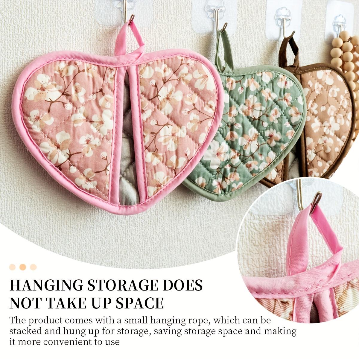 A Set of Two Heart-Shaped Heat-Resistant Pads Packaged with Ribbon Thick Fabric