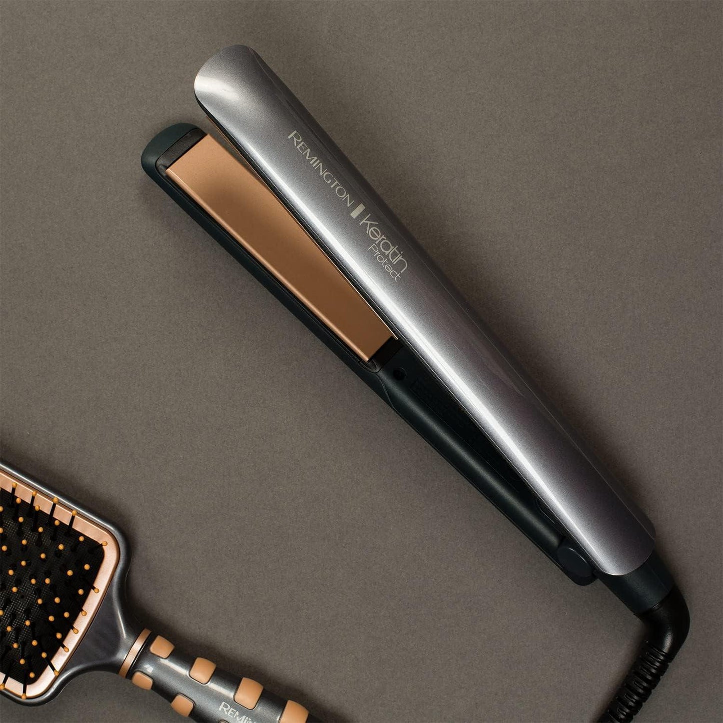 Remington Keratin Protect Intelligent Hair Straightener - Heat Sensor Measures Hair Moisture Levels and Adapts to the Optimum Temperature - Plates Are Infused with Keratin & Almond Oil, S8598