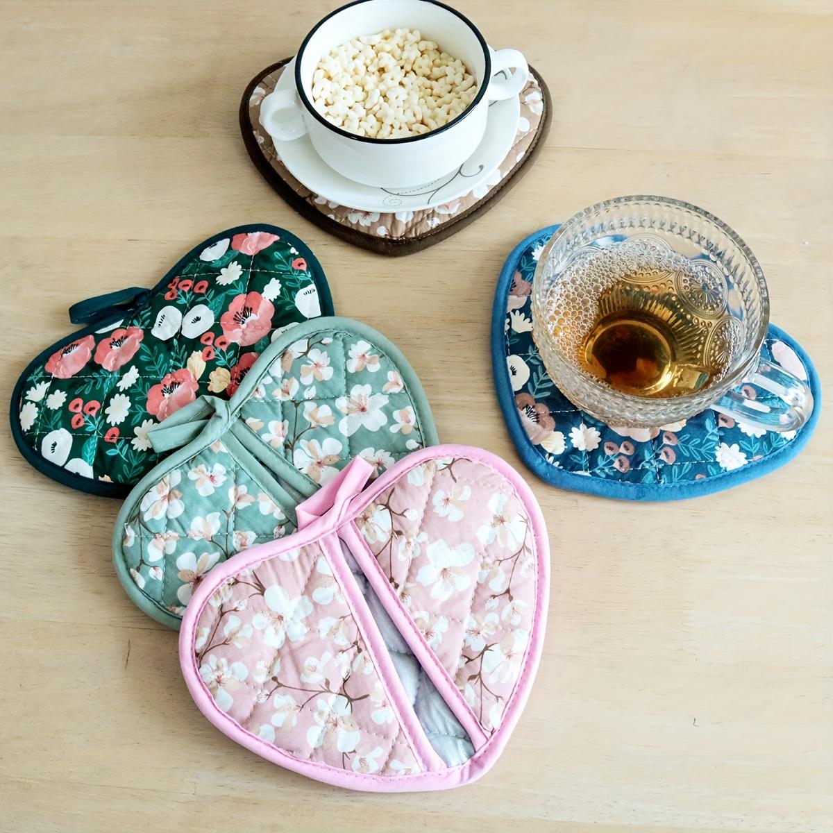 A Set of Two Heart-Shaped Heat-Resistant Pads Packaged with Ribbon Thick Fabric