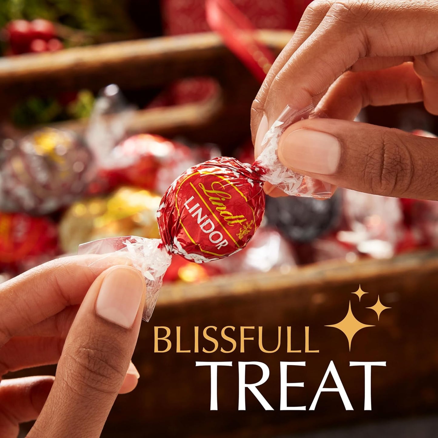 Lindt Lindor Assorted Chocolate Truffles Box Extra Large - Approx 48 Balls, 600G - Chocolate Truffles with a Smooth Melting Filling - Gift Present or Sharing Box - Easter, Birthday, Congrats
