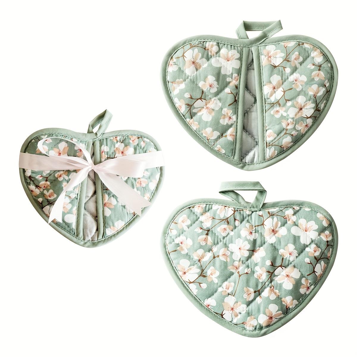 A Set of Two Heart-Shaped Heat-Resistant Pads Packaged with Ribbon Thick Fabric