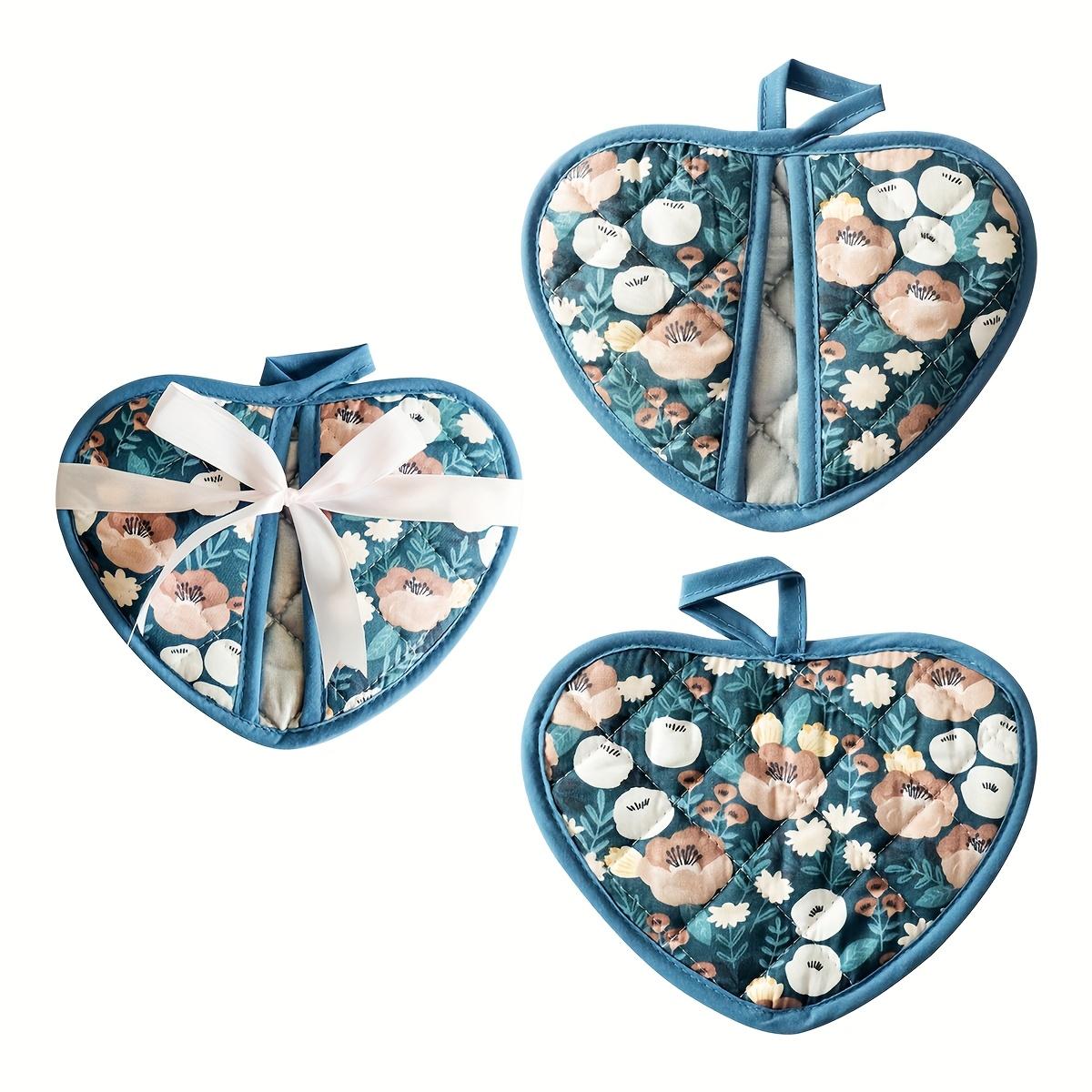A Set of Two Heart-Shaped Heat-Resistant Pads Packaged with Ribbon Thick Fabric