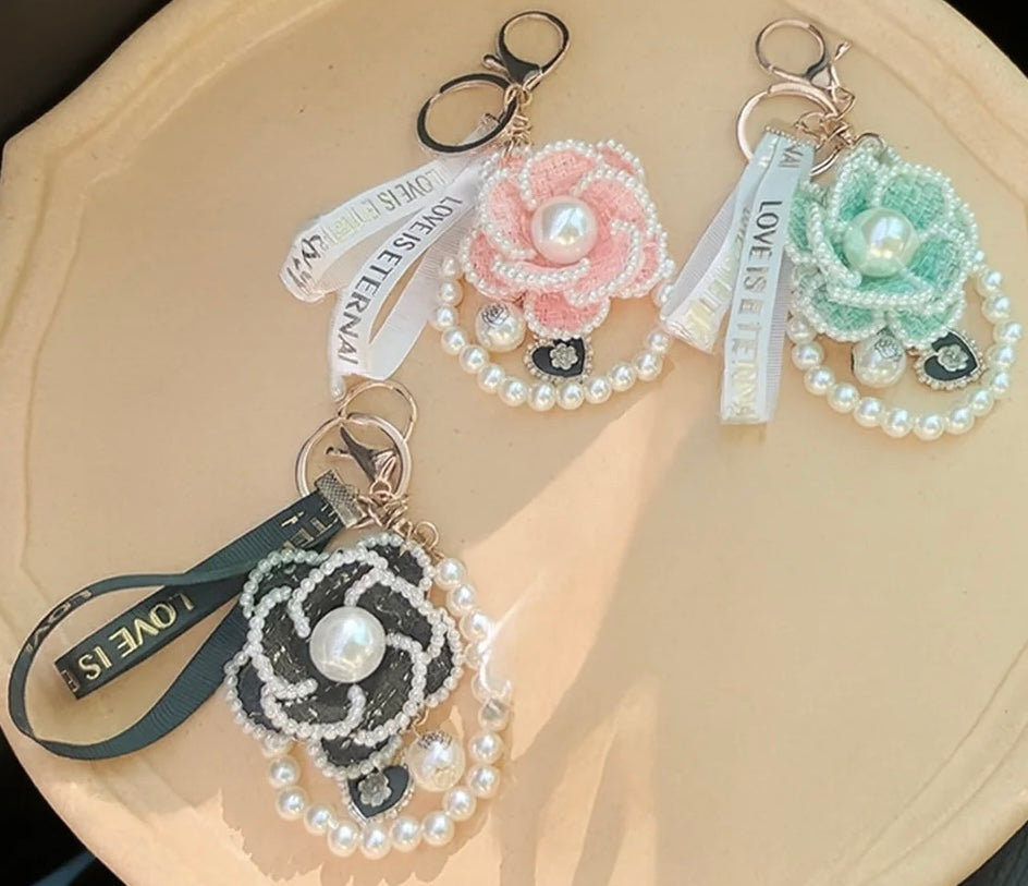Luxury Pearl Chain Camellia Weave Handmade Keychain Car Key Ring Bag Pendant Accessories Keyfob Women Girl Keyring Gift Jewelry No brand