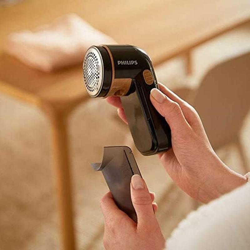 Philips Fabric Shaver, Quick and Effective Removal of Pills and Bobbles - GC026/80
